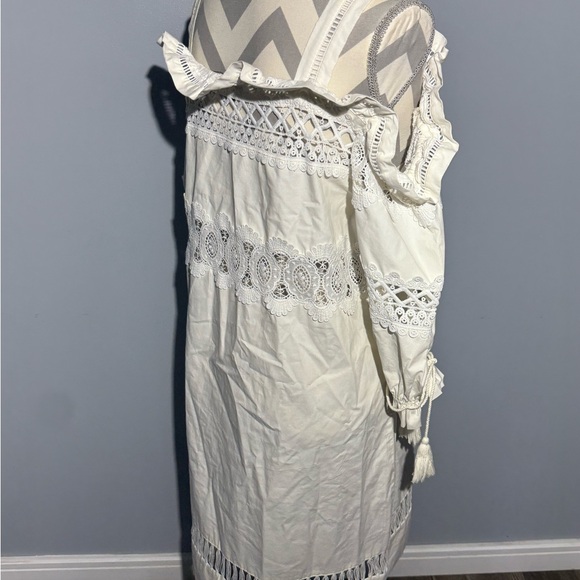 Elegant White Lace Dress - Picture 5 of 13